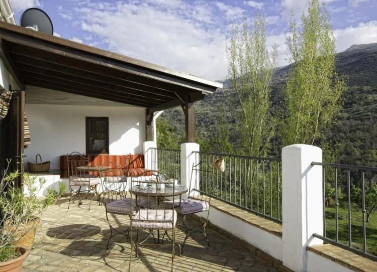 Emprendimiento Familiar en Güéjar Sierra: Casa Rural Arroyo De La Greda y el Turismo Sostenible en Granada